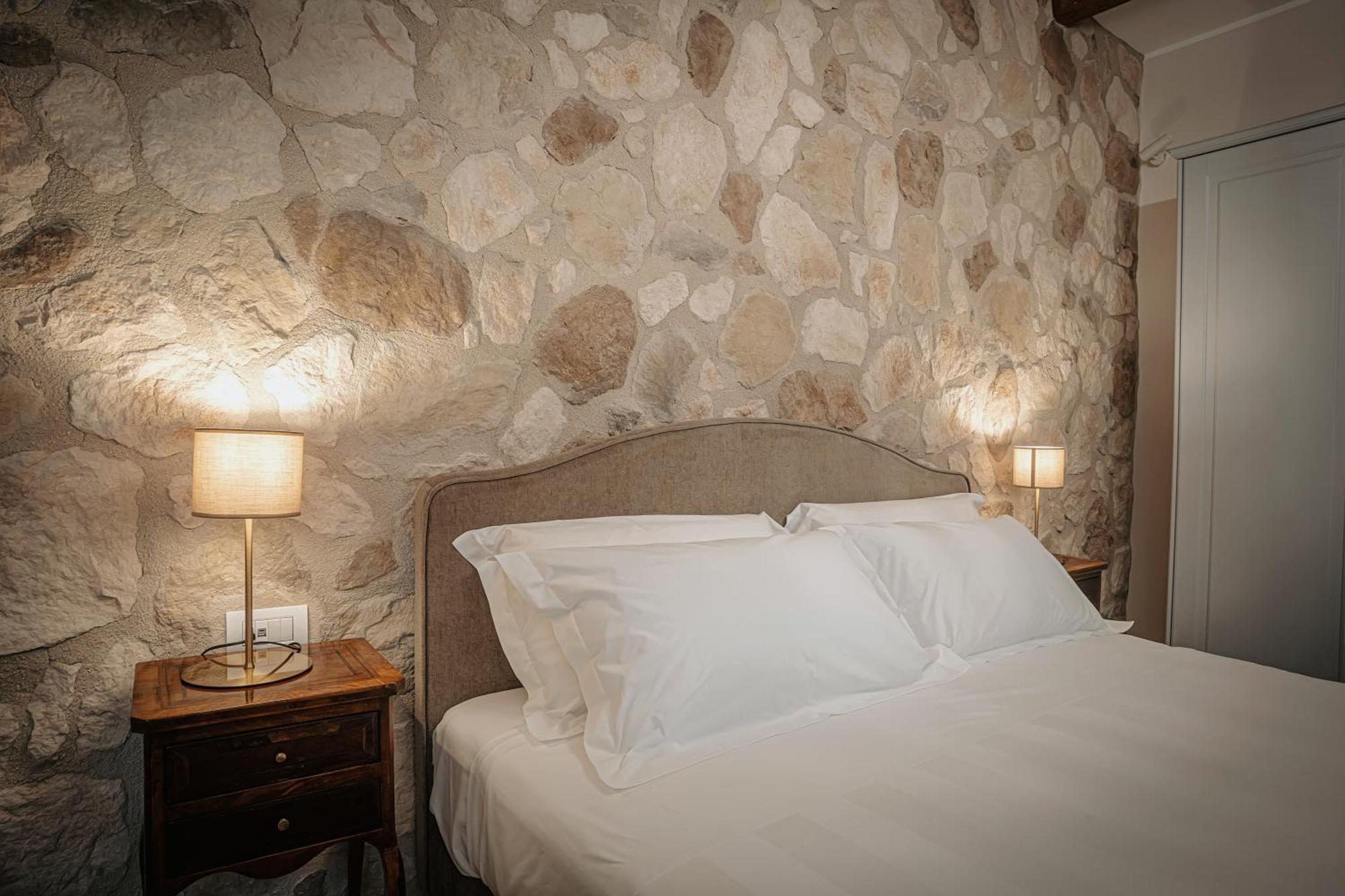 Dimora Lombardi Hotel มาเตรา ภายนอก รูปภาพ